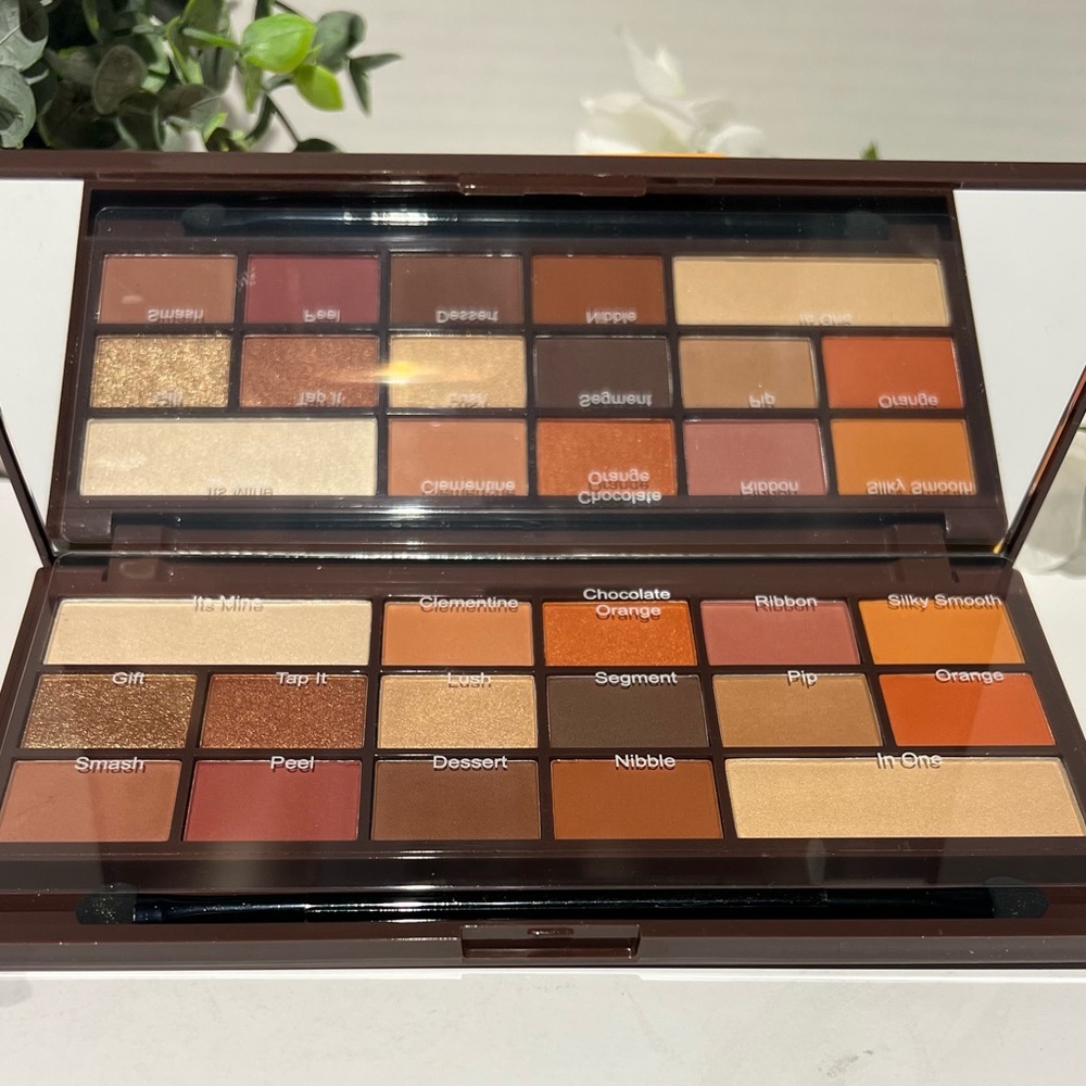 Revolution Eye Shadow Palette NIB - Picture 2 of 10